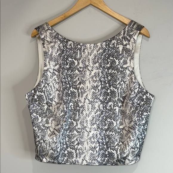 Abercrombie & Fitch NWT Satin Snakeskin Print Crop Low Back Sleeveless Top XL - Picture 11 of 11